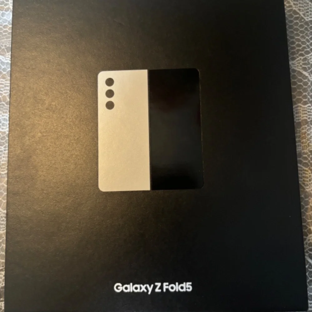 Samsung Galaxy ZFold 5 cream -unlocked 256 GB